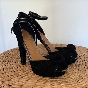 Badgley Mischka Black Velvet Heels